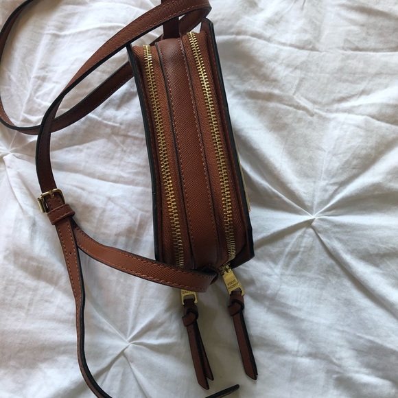 SOLD Brown Steve Madden Cross Body Bag w Gold Zippers - Picture 4 of 6